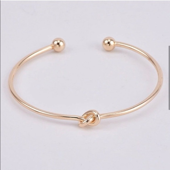 LAST ONE: Gold knot and arrow bangle cuff bracelet - Picture 3 of 6